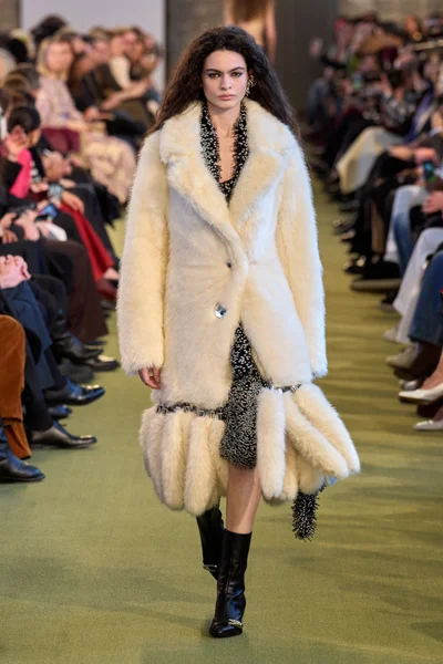 Look 11